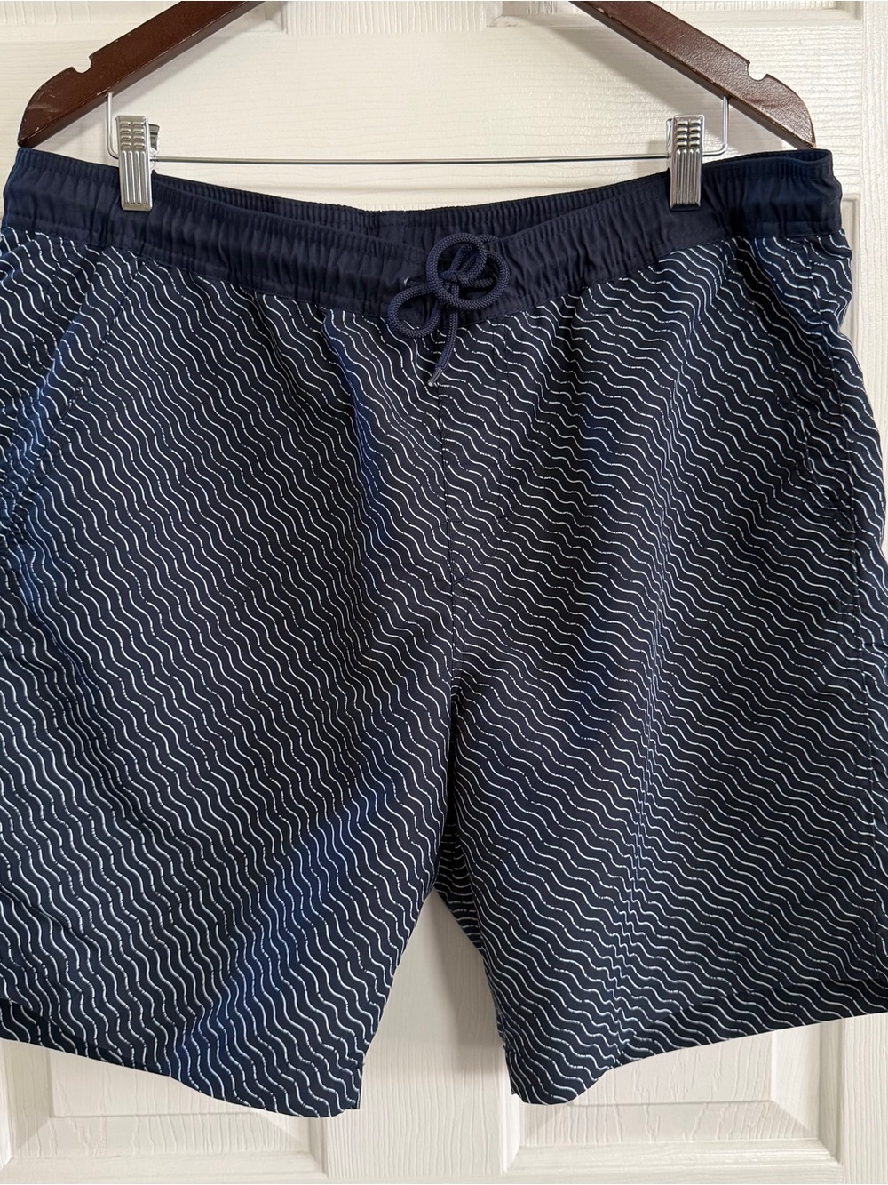 Uniqlo Men's Navy Wave-Pattern Swim Trunks with Drawstring XL